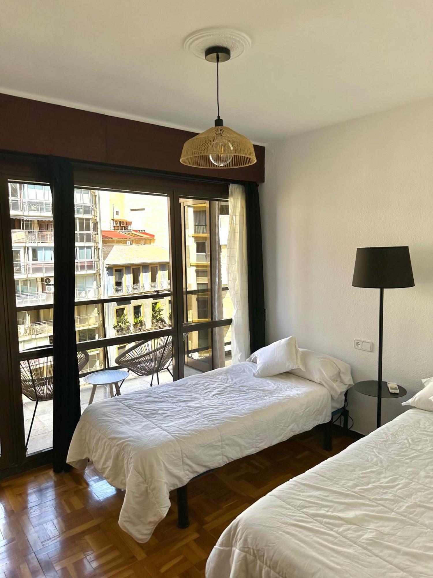 Piso En El Corazon De Alicante Con Ubicacion Unica Exterior foto