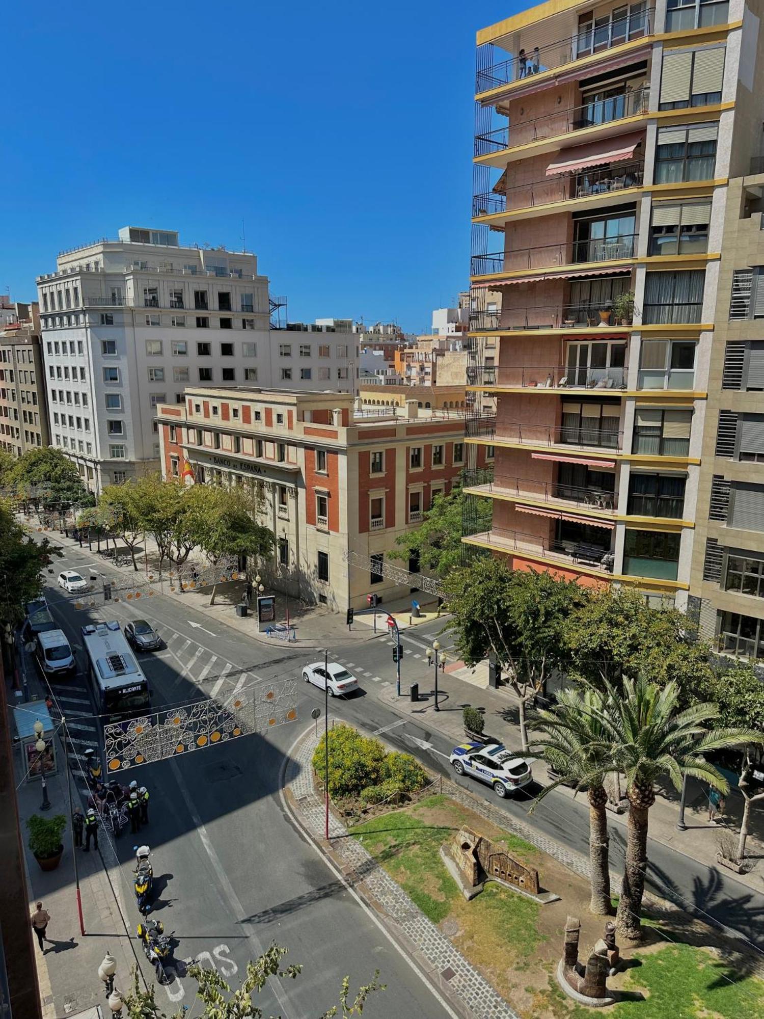 Piso En El Corazon De Alicante Con Ubicacion Unica Exterior foto
